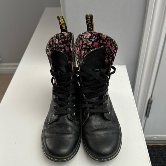 ❗️SOLD❗️Dr Martens Black Leather Stratford Game On Booties Size 6 - Picture 2 of 9